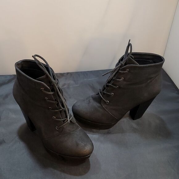 MOSSIMO SUPPLY CO WOMEN'S SUEDE HIGH HEEL ANKLE BOOTS - Picture 10 of 16